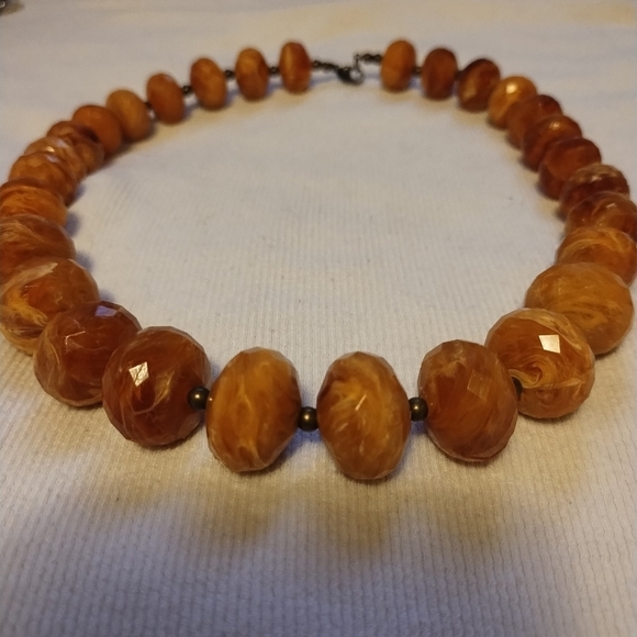 Vintage jewelry lot w/Avon necklaces - Picture 6 of 9